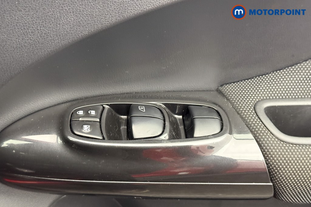 Nissan Juke N-Connecta Manual Petrol SUV - Stock Number (1594310) - 15th supplementary image