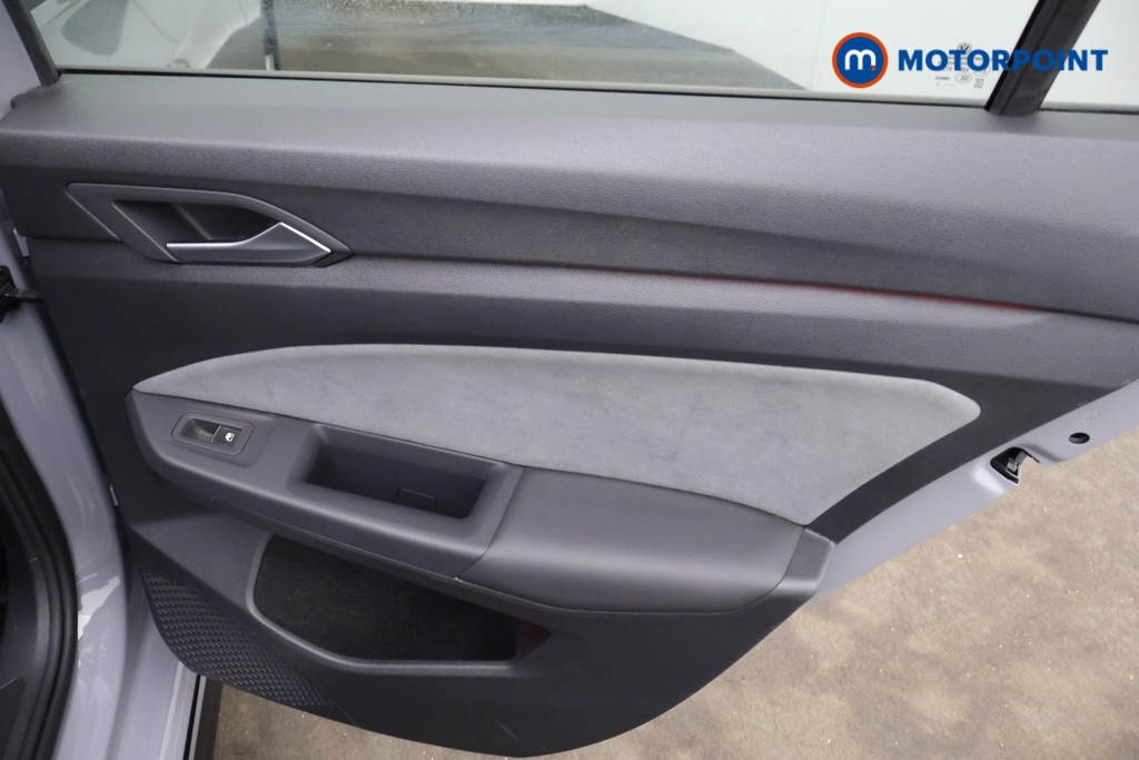 Volkswagen Golf R-Line Manual Petrol Hatchback - Stock Number (1603783) - 14th supplementary image