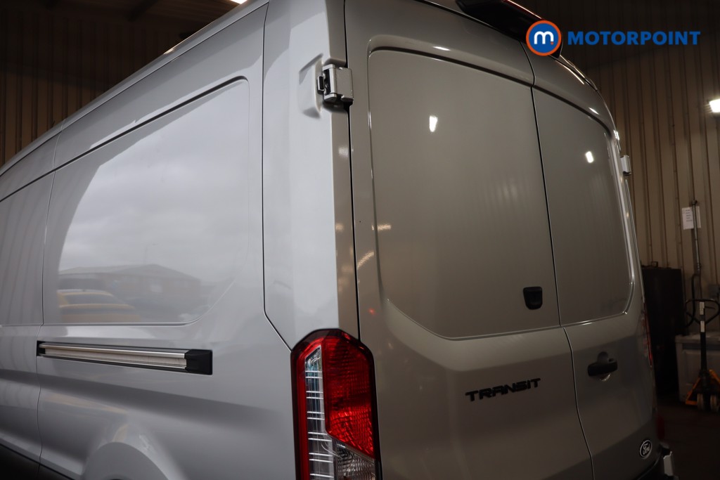 Ford Transit Limited Automatic Diesel Medium Roof Van - Stock Number (1605489) - 31st supplementary image