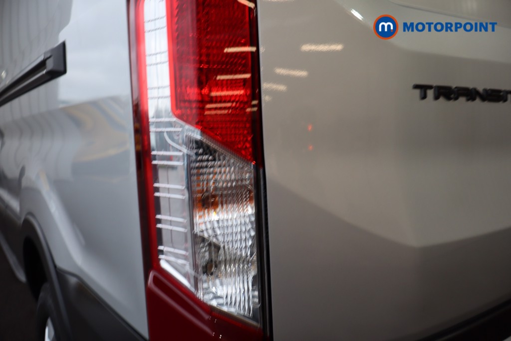 Ford Transit Limited Automatic Diesel Medium Roof Van - Stock Number (1605489) - 32nd supplementary image