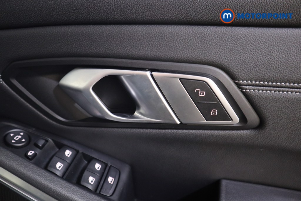 BMW 3 Series Sport Pro Automatic Petrol Plug-In Hybrid Saloon - Stock Number (1606455) - 14th supplementary image