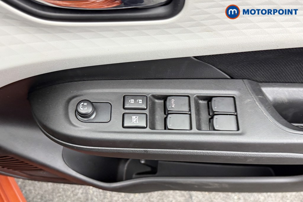 Suzuki Swift Motion Automatic Petrol Hatchback - Stock Number (1607396) - 14th supplementary image