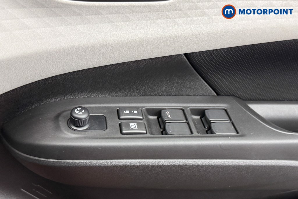 Suzuki Swift Motion Manual Petrol Hatchback - Stock Number (1607414) - 15th supplementary image