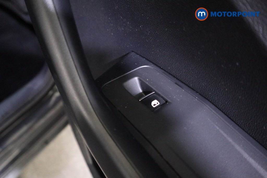 Volkswagen T-Roc Black Edition Automatic Petrol SUV - Stock Number (1608931) - 17th supplementary image