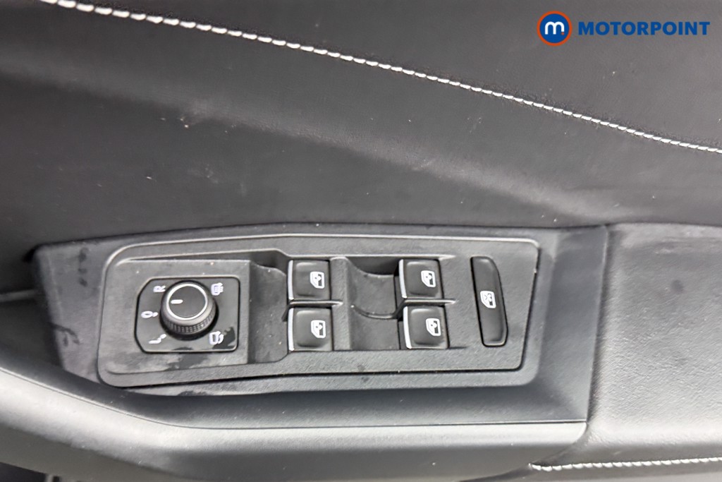 Volkswagen T-Roc Black Edition Automatic Petrol SUV - Stock Number (1609453) - 17th supplementary image