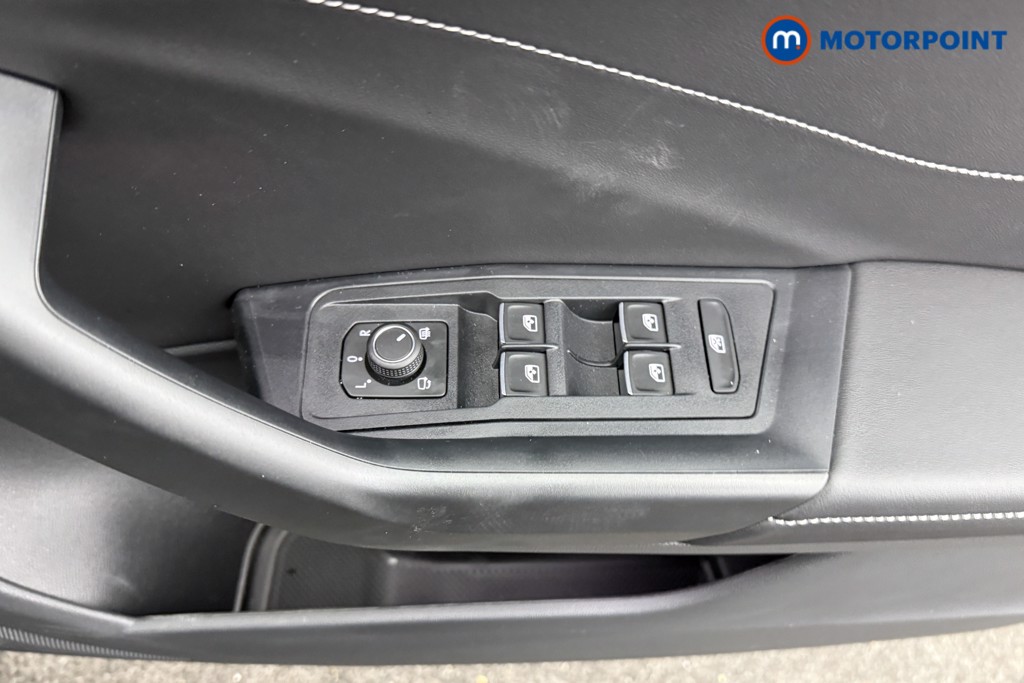 Volkswagen T-Roc Black Edition Automatic Petrol SUV - Stock Number (1609463) - 17th supplementary image