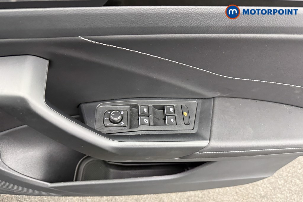 Volkswagen T-Roc Black Edition Automatic Petrol SUV - Stock Number (1609464) - 17th supplementary image