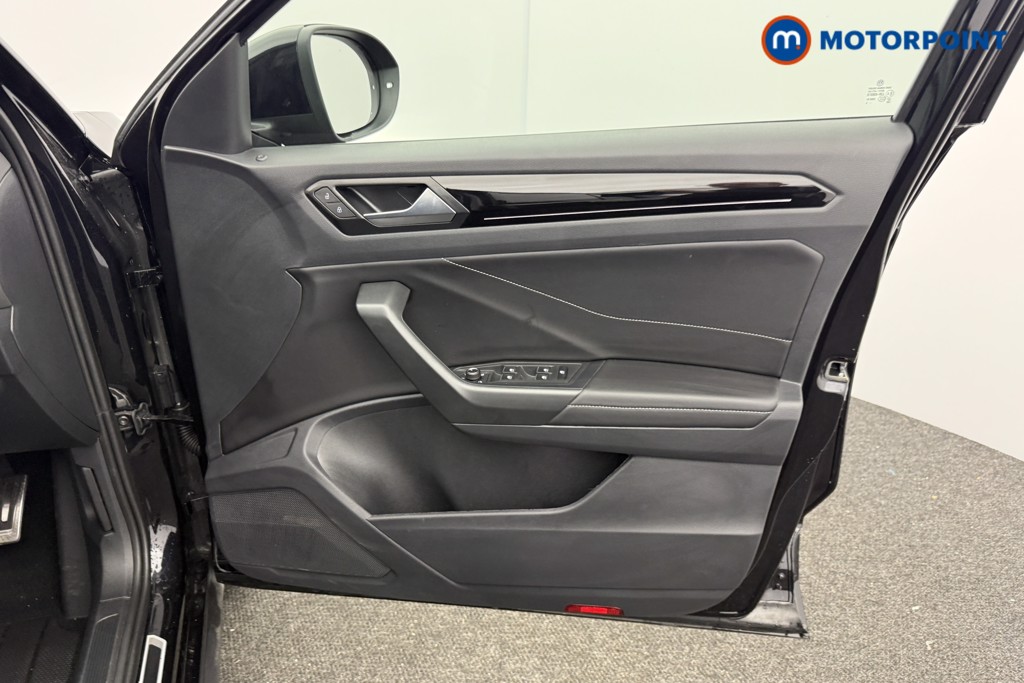 Volkswagen T-Roc Black Edition Automatic Petrol SUV - Stock Number (1609465) - 19th supplementary image