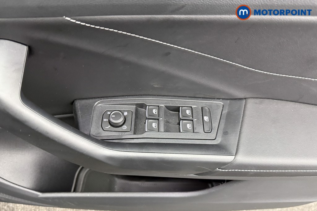 Volkswagen T-Roc Black Edition Automatic Petrol SUV - Stock Number (1609466) - 17th supplementary image