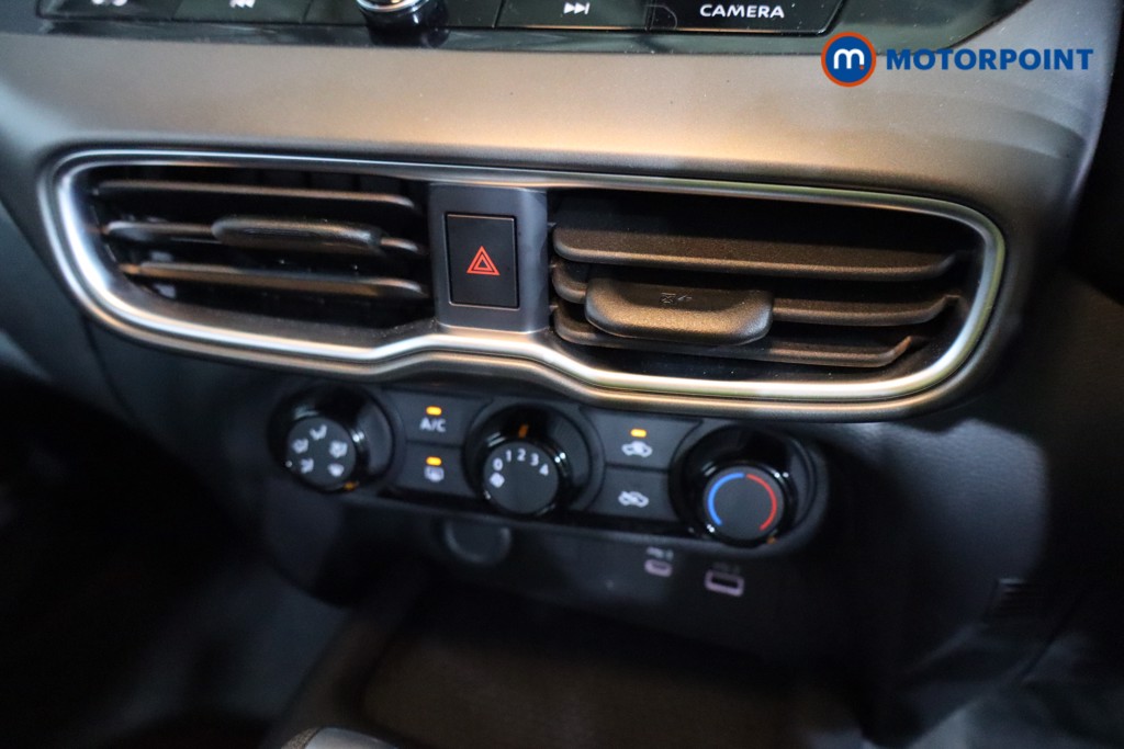 Nissan Juke Acenta Premium Automatic Petrol SUV - Stock Number (1609570) - 9th supplementary image