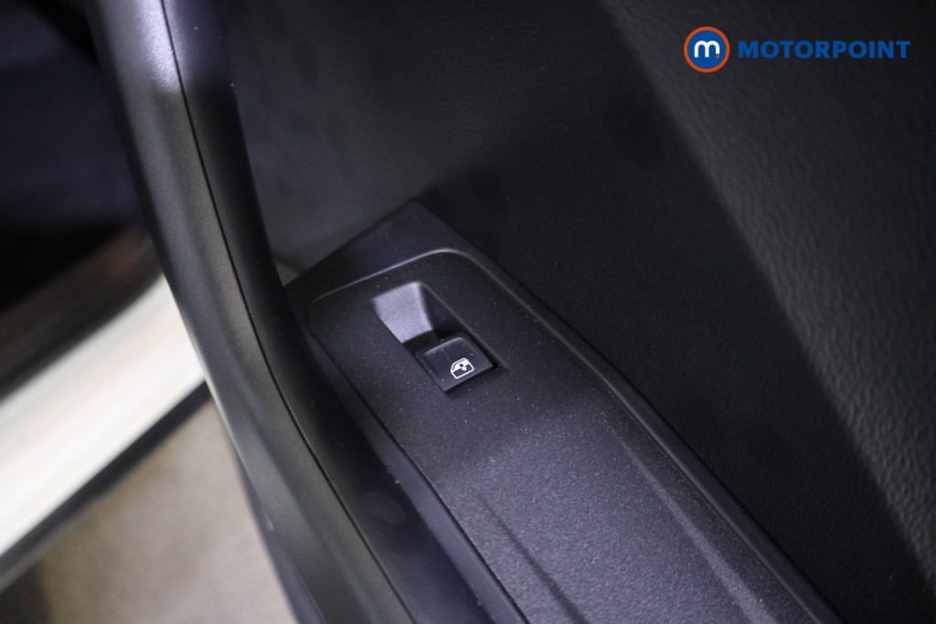 Volkswagen T-Roc Life Automatic Petrol SUV - Stock Number (1609722) - 16th supplementary image