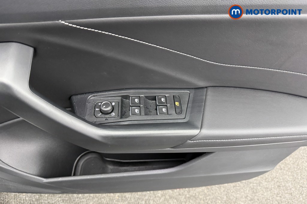 Volkswagen T-Roc Black Edition Automatic Petrol SUV - Stock Number (1609767) - 17th supplementary image