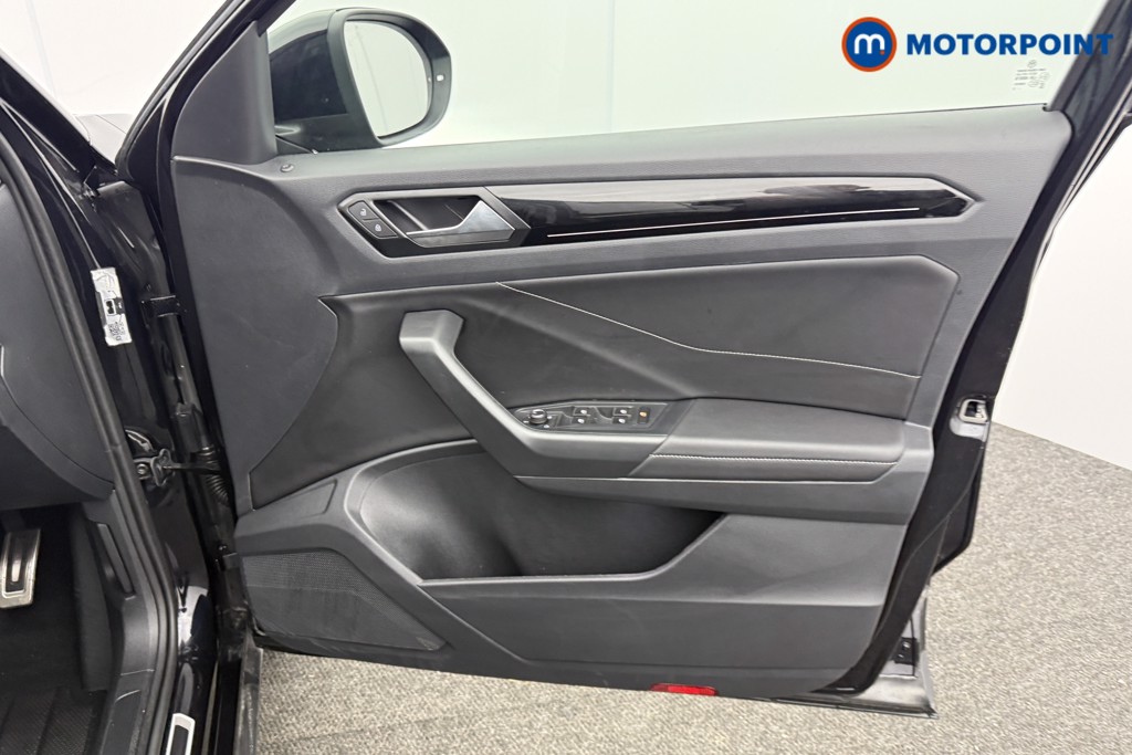 Volkswagen T-Roc Black Edition Automatic Petrol SUV - Stock Number (1609768) - 17th supplementary image