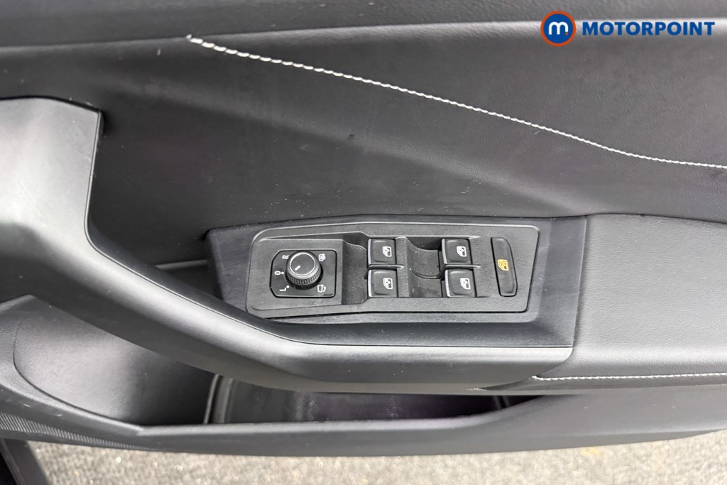 Volkswagen T-Roc Black Edition Automatic Petrol SUV - Stock Number (1609771) - 17th supplementary image