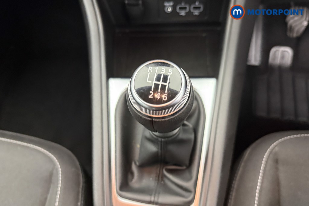 Renault Captur Iconic Manual Petrol SUV - Stock Number (1610129) - 11th supplementary image