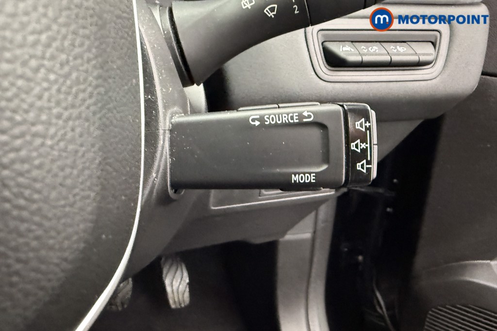 Renault Captur Iconic Manual Petrol SUV - Stock Number (1610129) - 14th supplementary image