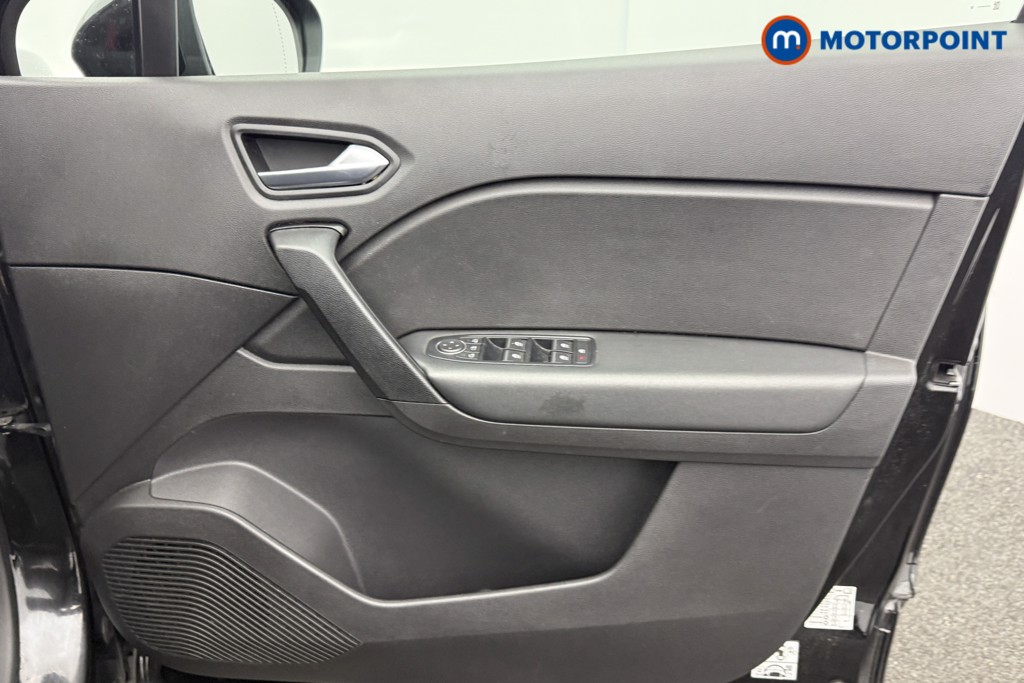 Renault Captur Iconic Manual Petrol SUV - Stock Number (1610129) - 17th supplementary image