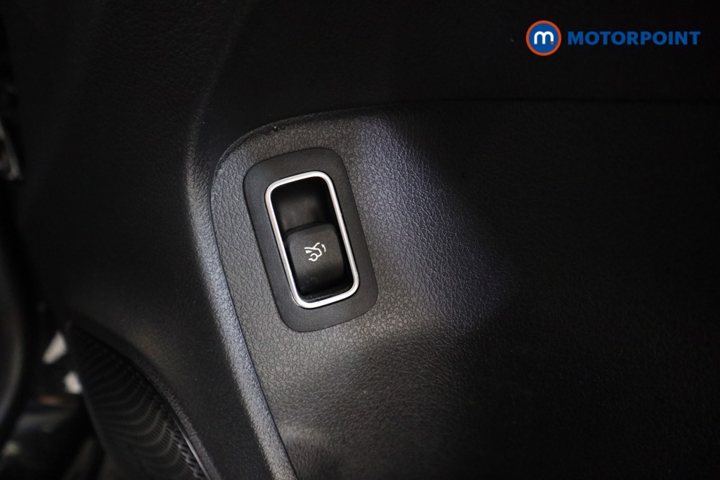 Mercedes-Benz A Class Amg Line Automatic Petrol Saloon - Stock Number (1611001) - 11th supplementary image