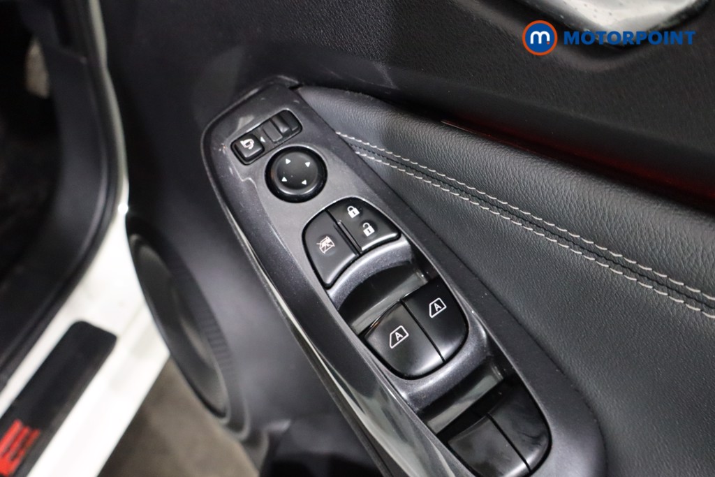 Nissan Juke Tekna Manual Petrol SUV - Stock Number (1576703) - 18th supplementary image