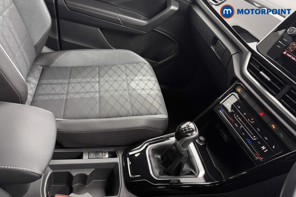 Volkswagen T-Roc R-Line Manual Petrol SUV - Stock Number (1605509) - 16th supplementary image