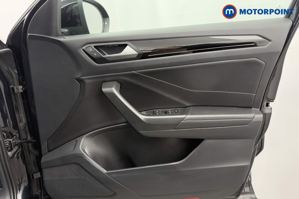 Volkswagen T-Roc R-Line Manual Petrol SUV - Stock Number (1605509) - 18th supplementary image