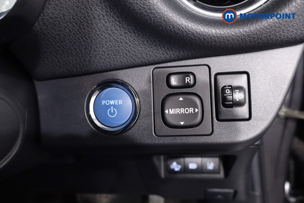 Toyota Yaris Excel Automatic Petrol-Electric Hybrid Hatchback - Stock Number (1609209) - 17th supplementary image