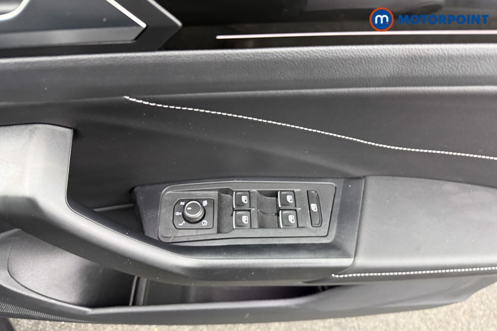 Volkswagen T-Roc Black Edition Automatic Petrol SUV - Stock Number (1609459) - 17th supplementary image