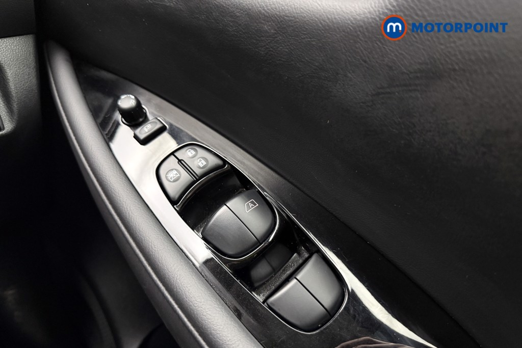 Nissan Leaf N-Connecta Automatic Electric Hatchback - Stock Number (1609627) - 16th supplementary image