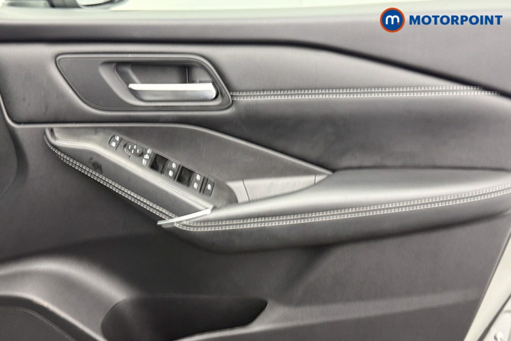 Nissan Qashqai N-Connecta Automatic Petrol-Electric Hybrid SUV - Stock Number (1609669) - 16th supplementary image