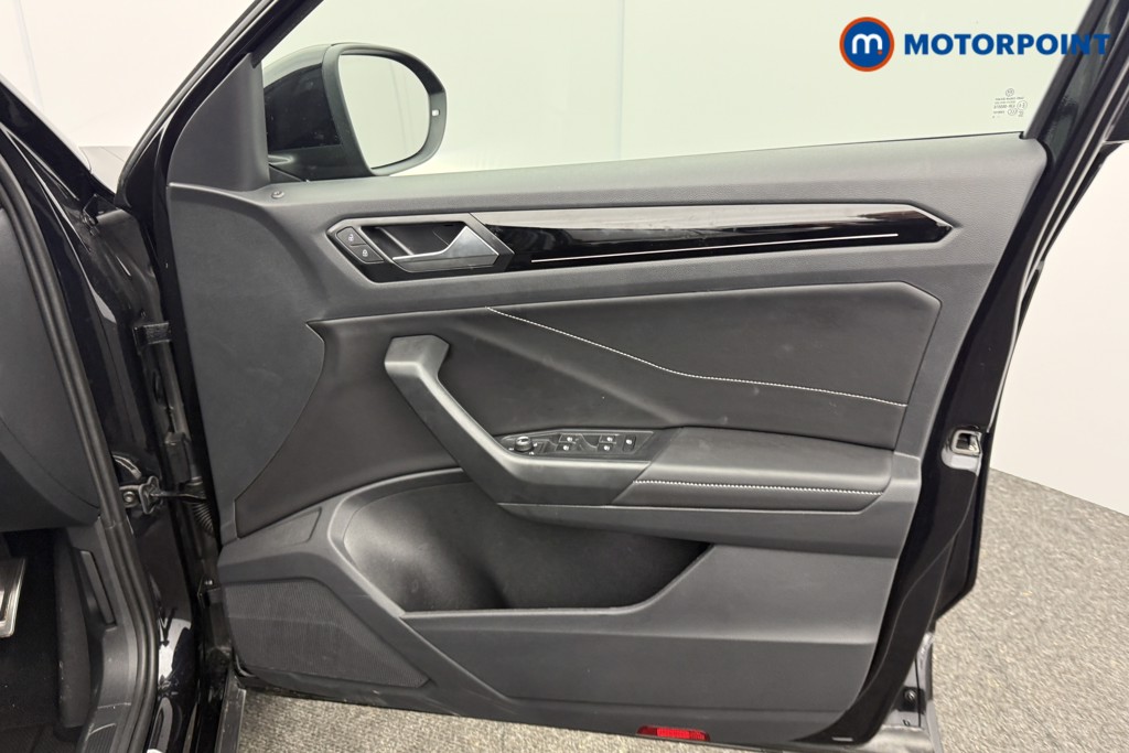 Volkswagen T-Roc Black Edition Automatic Petrol SUV - Stock Number (1609775) - 17th supplementary image