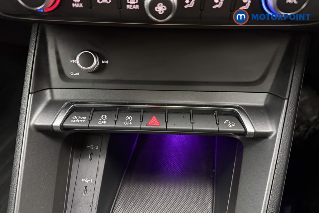 Audi Q3 Black Edition Manual Petrol SUV - Stock Number (1609999) - 13th supplementary image