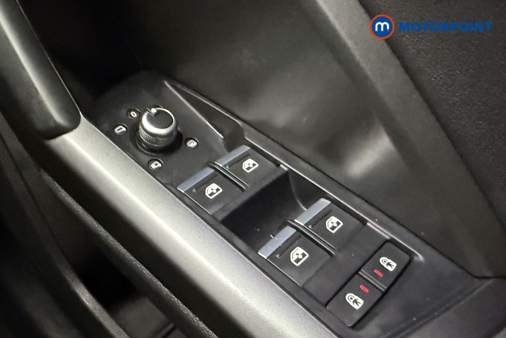 Audi Q3 Black Edition Manual Petrol SUV - Stock Number (1609999) - 16th supplementary image