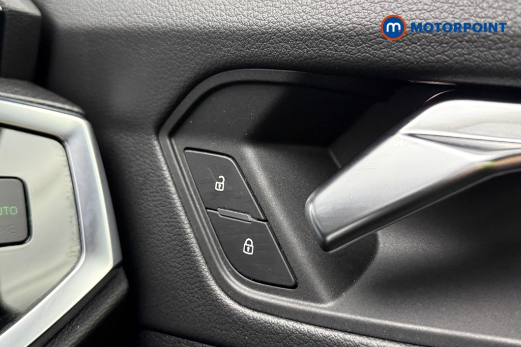 Audi Q3 Black Edition Manual Petrol SUV - Stock Number (1609999) - 17th supplementary image