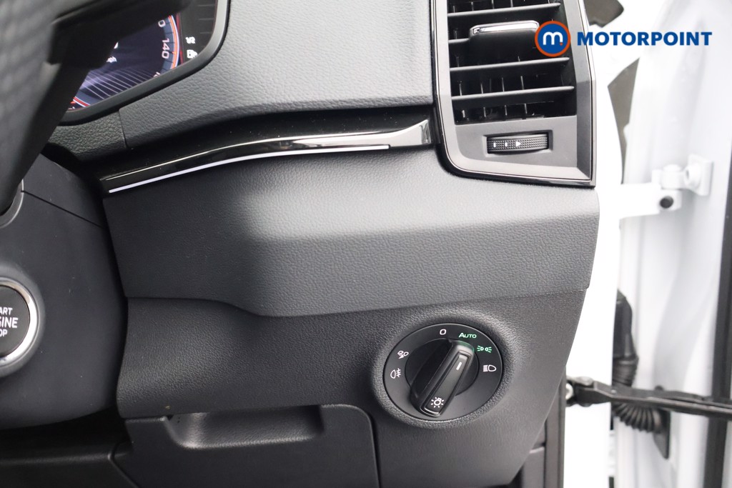 Skoda Karoq Sportline Manual Petrol SUV - Stock Number (1610379) - 7th supplementary image
