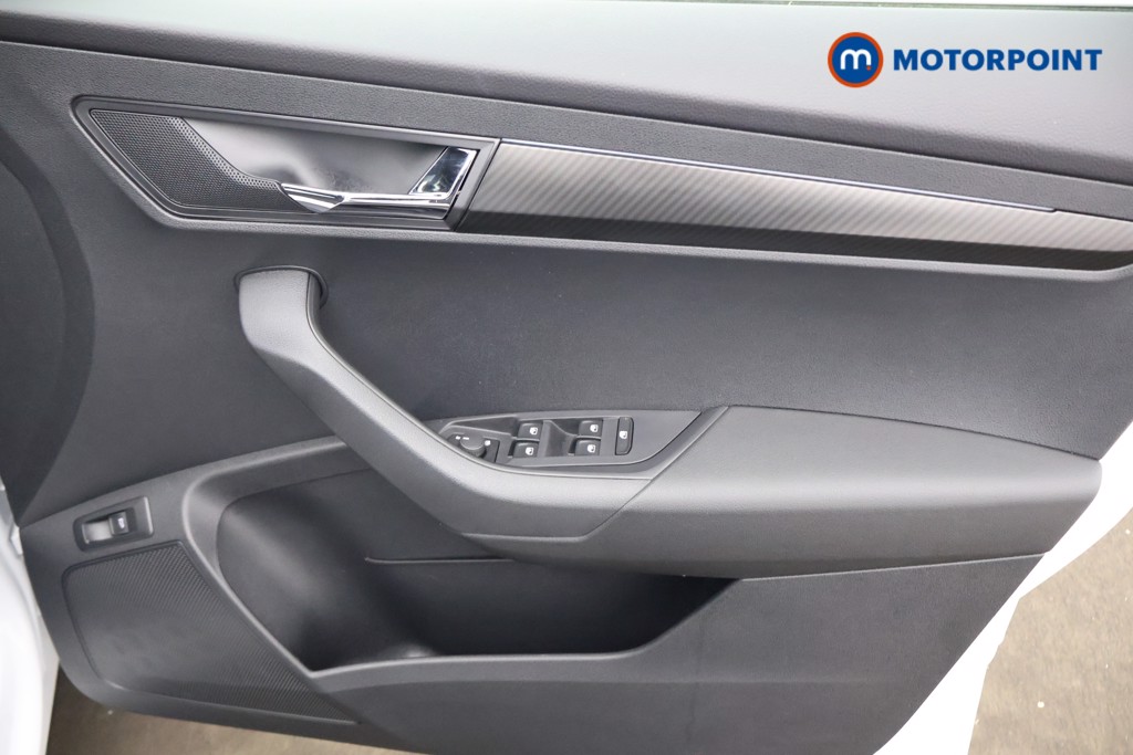 Skoda Karoq Sportline Manual Petrol SUV - Stock Number (1610379) - 12th supplementary image