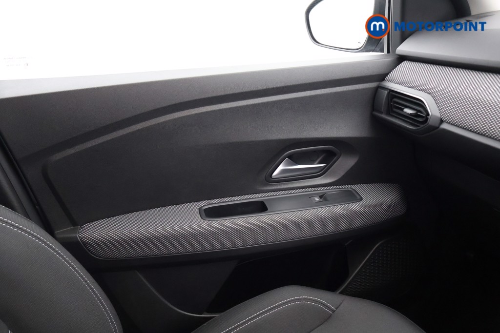 Dacia Sandero Comfort Manual Petrol Hatchback - Stock Number (1610662) - 12th supplementary image