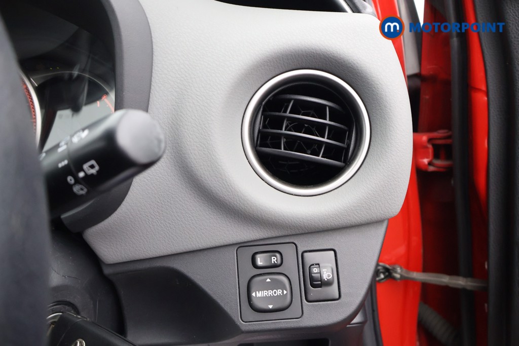 Toyota Yaris Icon Manual Petrol Hatchback - Stock Number (1611059) - 7th supplementary image