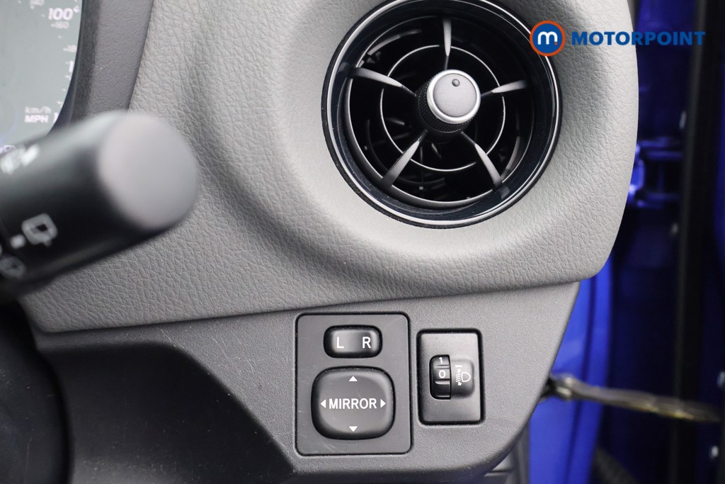 Toyota Yaris Icon Tech Manual Petrol Hatchback - Stock Number (1611064) - 8th supplementary image