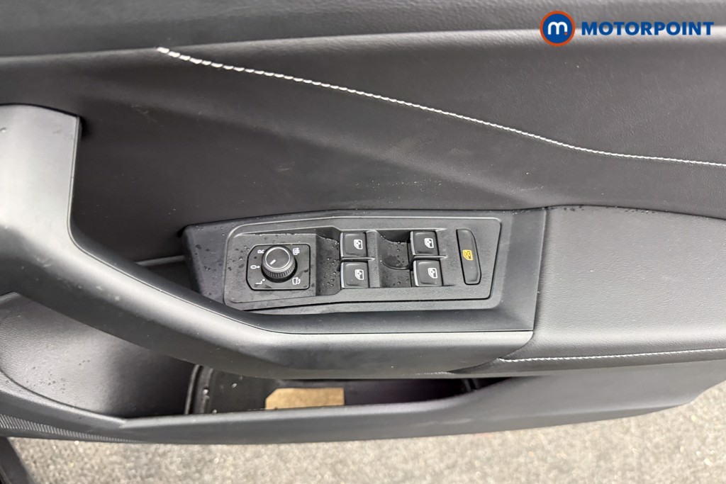 Volkswagen T-Roc Black Edition Automatic Petrol SUV - Stock Number (1611145) - 17th supplementary image