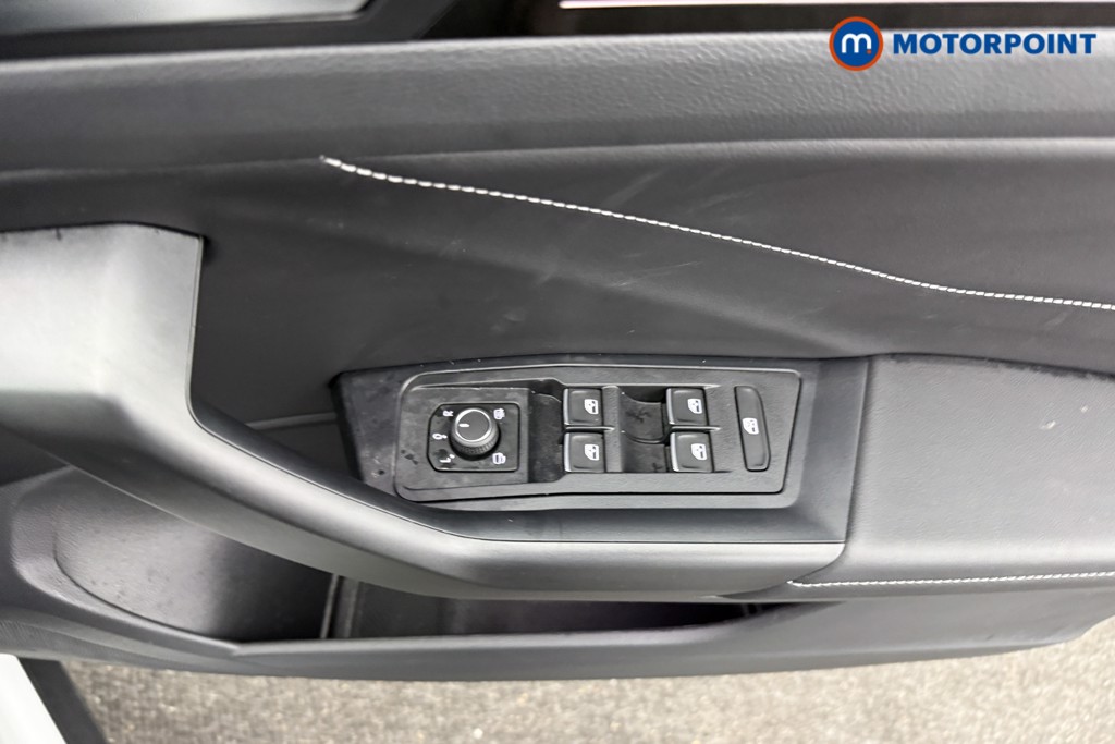 Volkswagen T-Roc Black Edition Automatic Petrol SUV - Stock Number (1611152) - 17th supplementary image