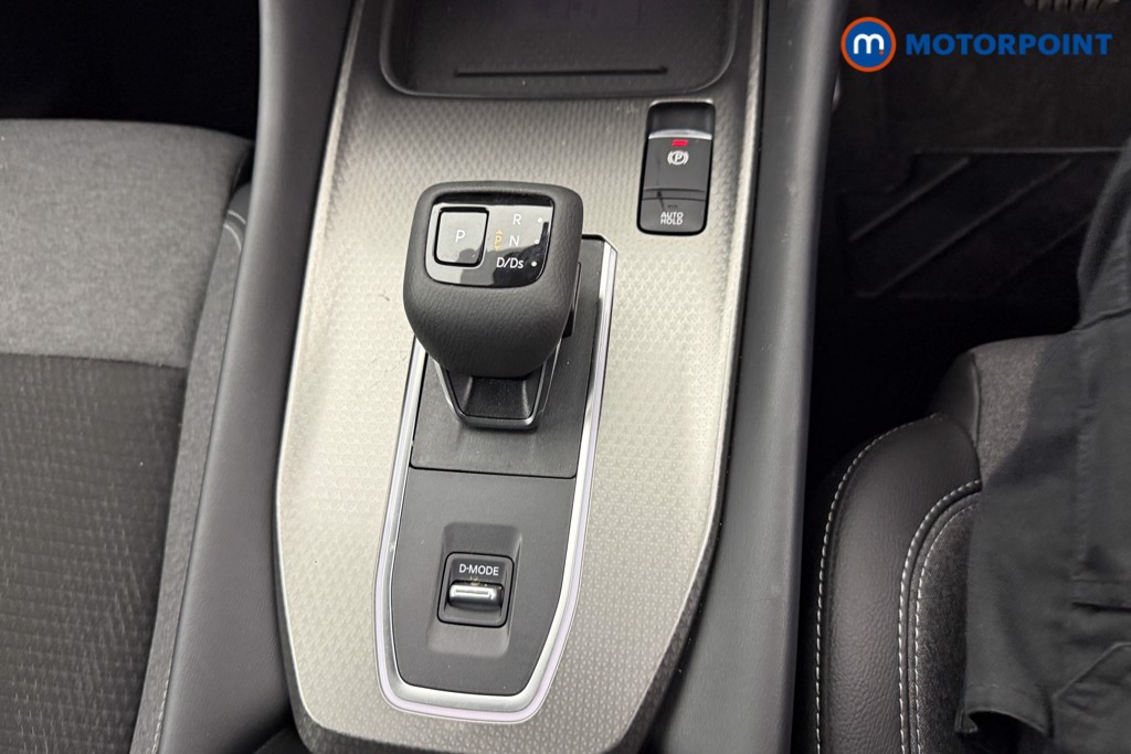 Nissan Qashqai N-Connecta Automatic Petrol SUV - Stock Number (1611400) - 11th supplementary image