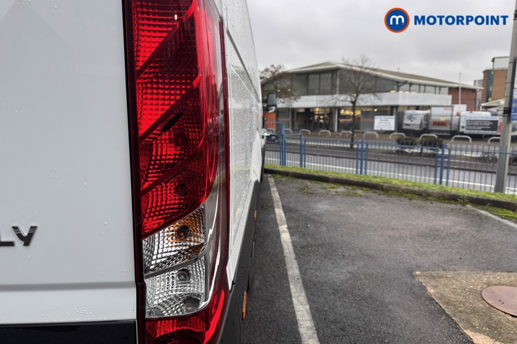 Iveco Daily Business Manual Diesel High Volume-High Roof Van - Stock Number (1597470) - 7th supplementary image