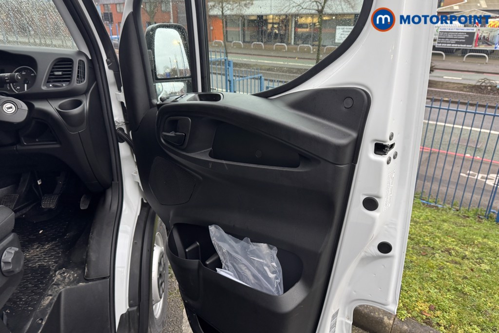 Iveco Daily Business Manual Diesel High Volume-High Roof Van - Stock Number (1597470) - 10th supplementary image