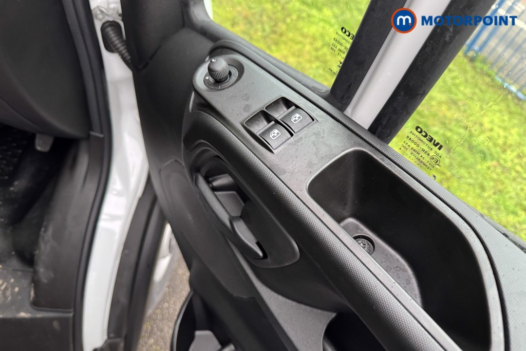 Iveco Daily Business Manual Diesel High Volume-High Roof Van - Stock Number (1597470) - 11th supplementary image