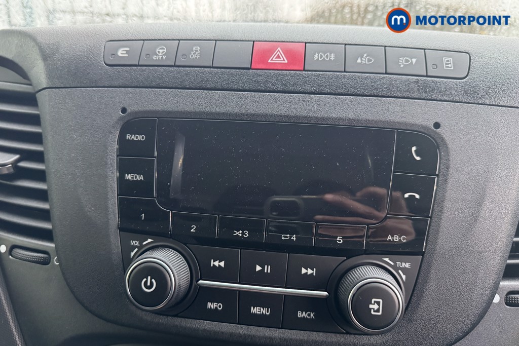 Iveco Daily Business Manual Diesel High Volume-High Roof Van - Stock Number (1597470) - 15th supplementary image