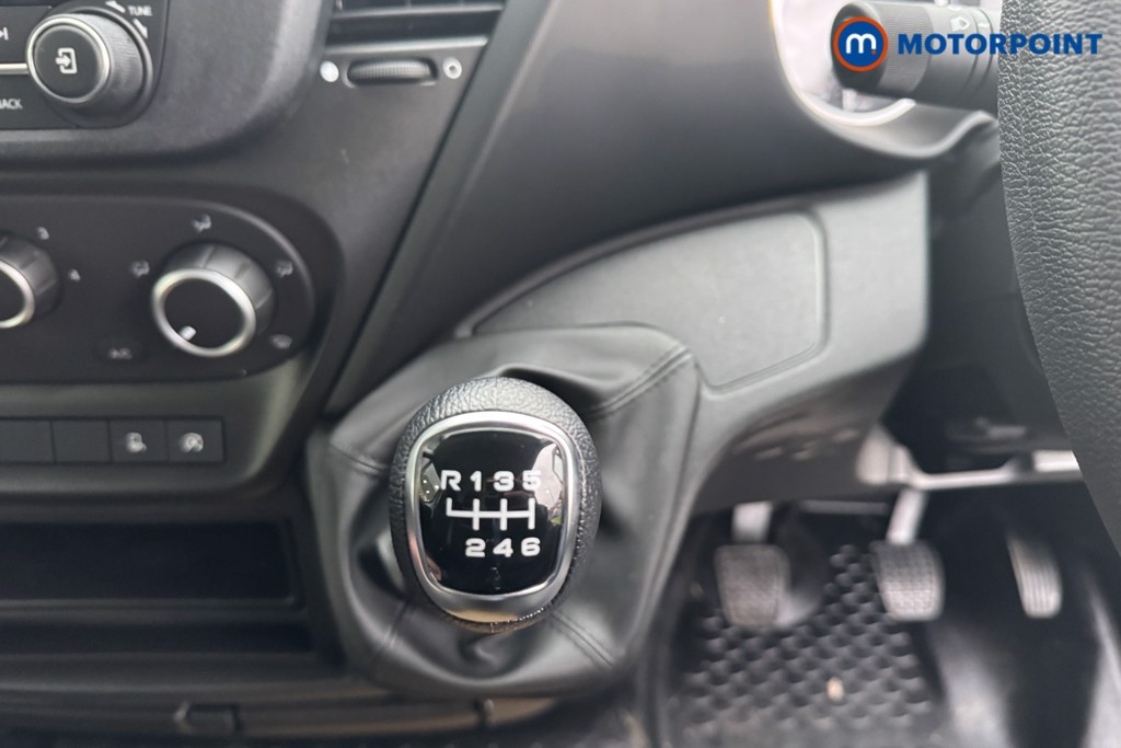 Iveco Daily Business Manual Diesel High Volume-High Roof Van - Stock Number (1597470) - 17th supplementary image