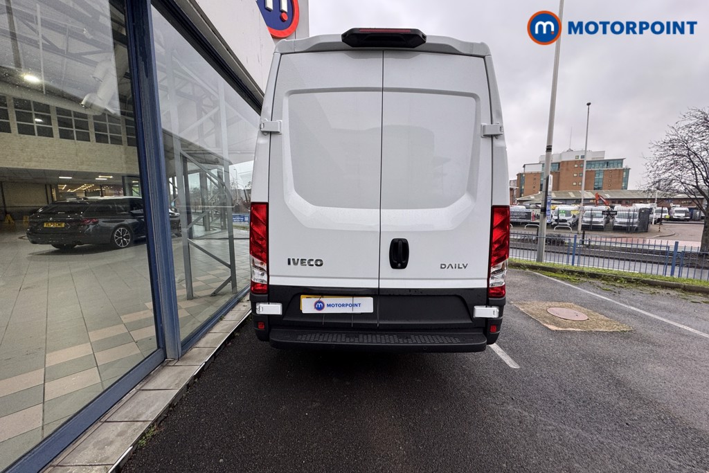 Iveco Daily Business Manual Diesel High Volume-High Roof Van - Stock Number (1597470) - Rear bumper