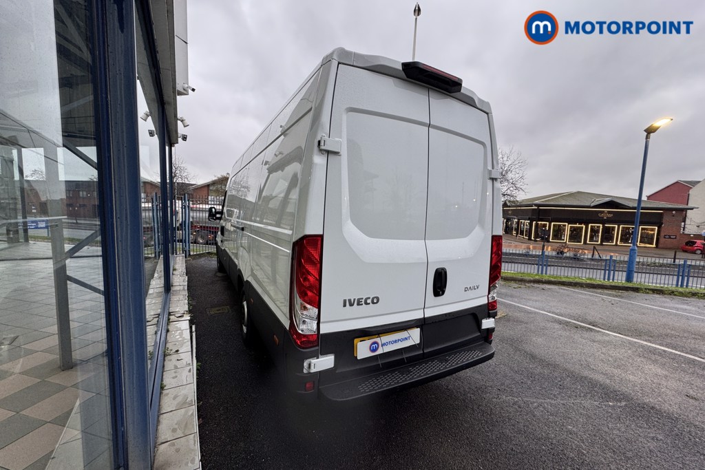 Iveco Daily Business Manual Diesel High Volume-High Roof Van - Stock Number (1597470) - Passenger side rear corner