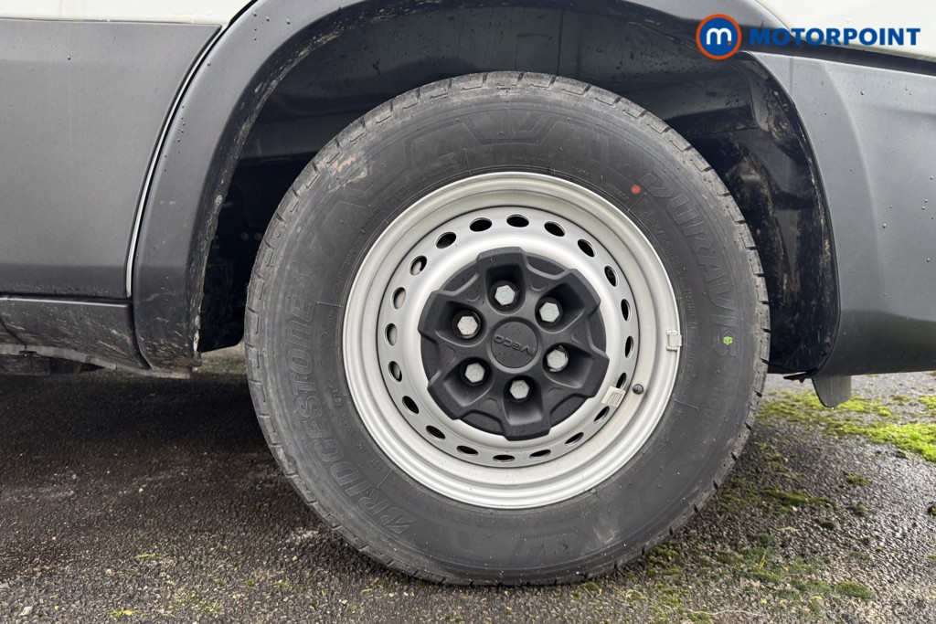 Iveco Daily Business Manual Diesel High Volume-High Roof Van - Stock Number (1597470) - 1st supplementary image