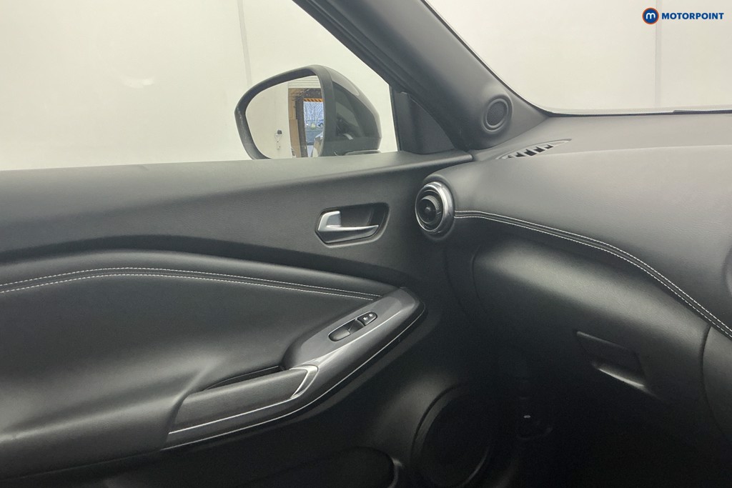 Nissan Juke N-Connecta Automatic Petrol SUV - Stock Number (1600901) - 22nd supplementary image